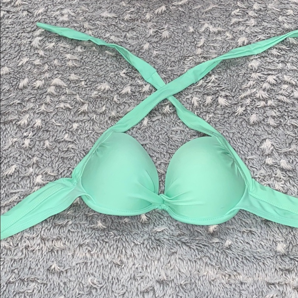❌❌ SOLD ❌❌ 🎁 6/$20 🎁 Cyan Bikini Top